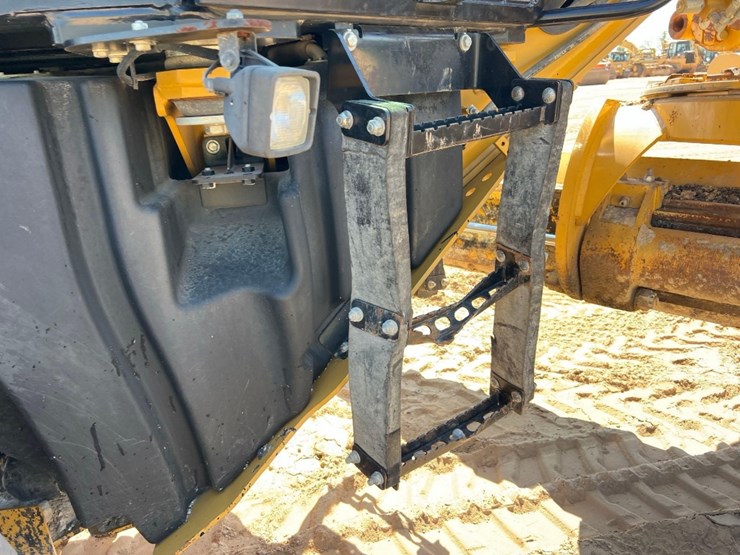 caterpillar-140m-image-24