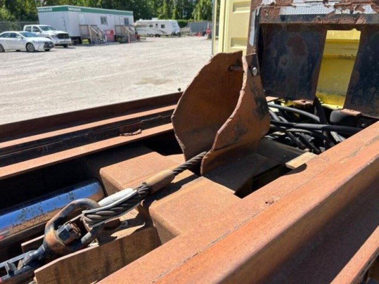 2002-freightliner-fl112-image-66