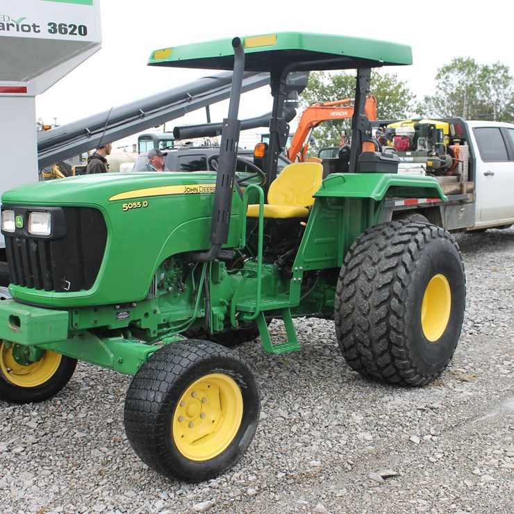 JOHN DEERE 5055D