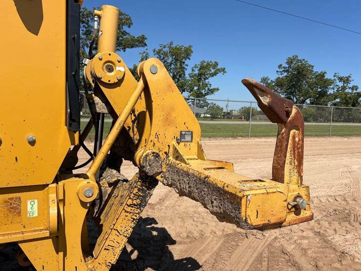 caterpillar-140m-image-20