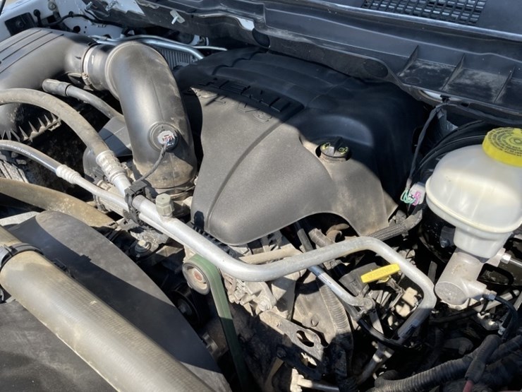 2017-dodge-ram-1500-crew-cab-4x4-pickup-image-12