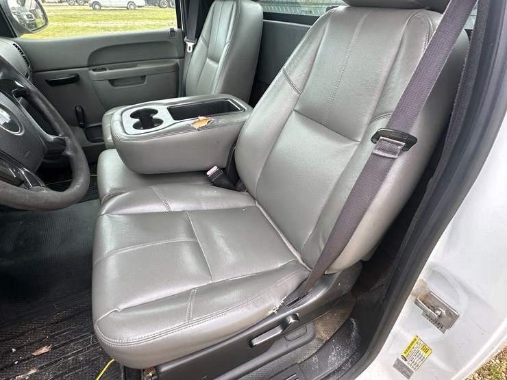 2013-chevrolet-silverado-image-28