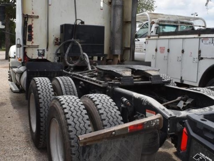 2005-freightliner-columbia-truck-w/-wet-kit-(no-door-key)-(vin-#-1fuja6ck25-image-4