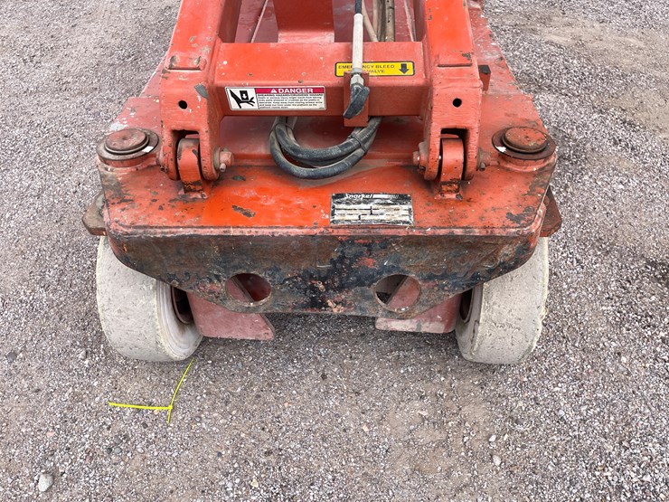 #1017-•-scissor-lift-image-7