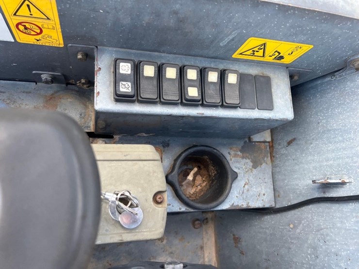 2015-takeuchi-tb260-image-34