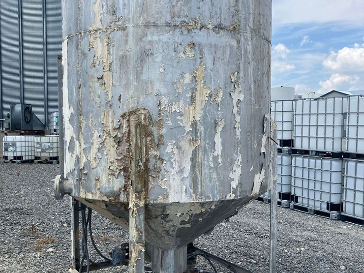 1500-gal.-stainless-steel-chemical-mixing-tank-and-stainless-fittings-image-2