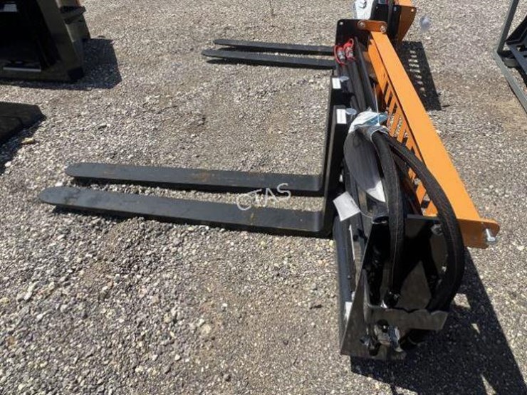 #30-•-wolverine-hydraulic-adjustable-skid-steer-forks-image-2