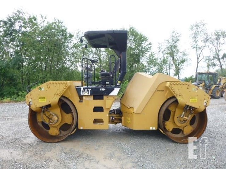 2014-caterpillar-cb64-image-1