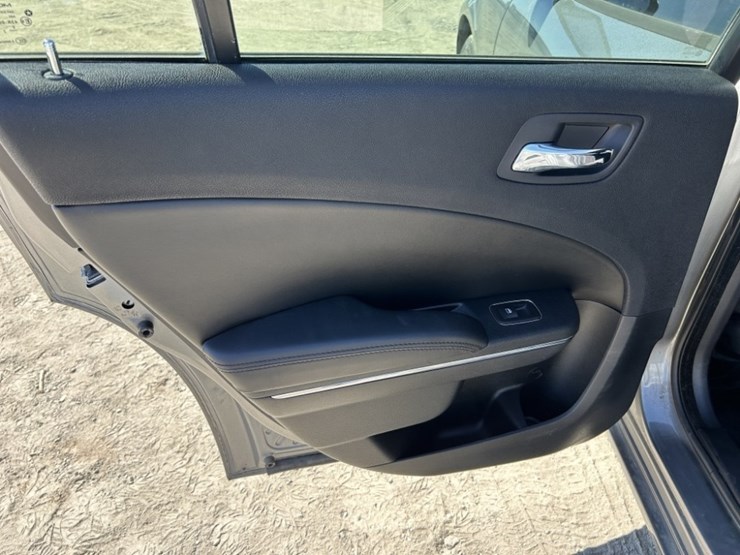 2011-dodge-charger-sedan-image-22