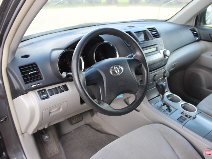 2010-toyota-highlander-image-9