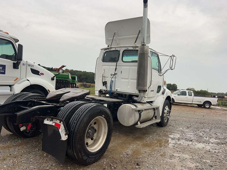 freightliner-sterling-s/a-daycab-truck-image-4