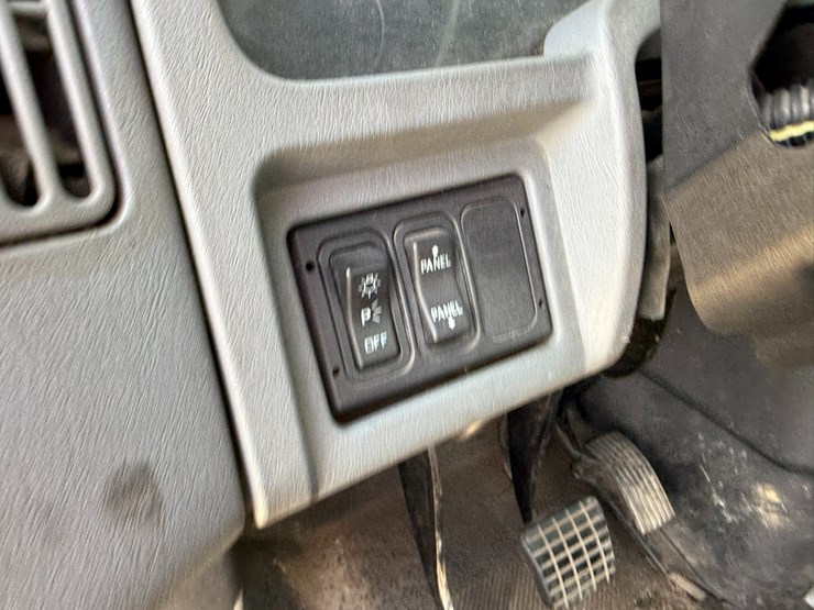 2005-international-durastar-4300-image-141