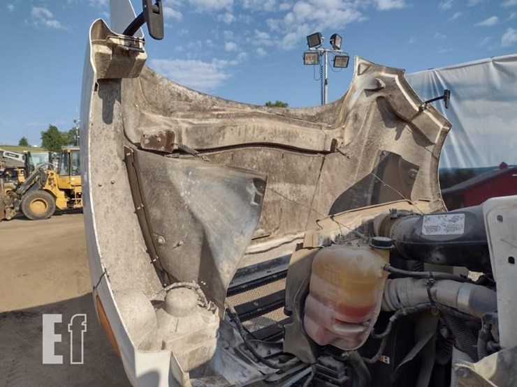 2013-ford-f650-xlt-image-14