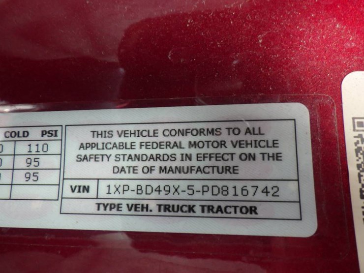 2023-peterbilt-579-image-11