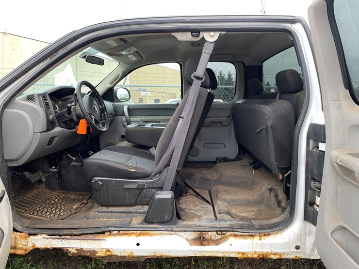 2011-chevrolet-2500-image-34