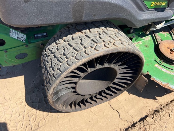2019-john-deere-z960m-image-12