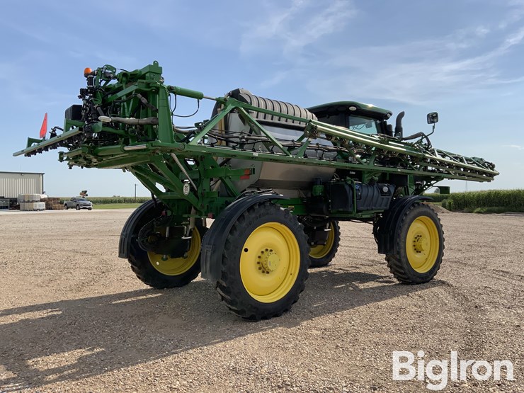 2020-john-deere-r4044-image-5