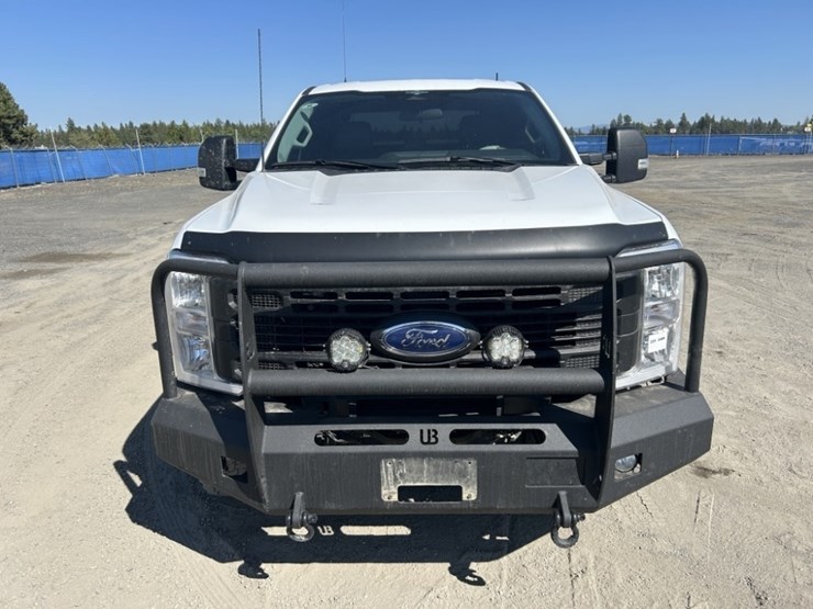 2023-ford-f250-xl-image-8