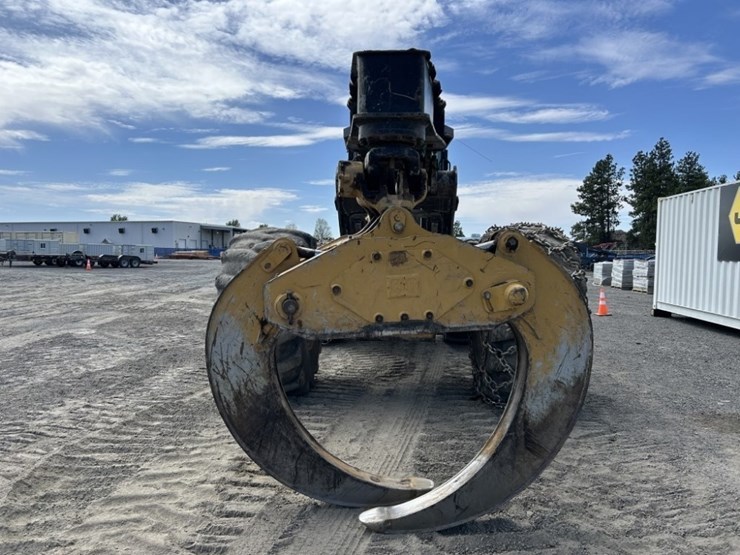 2016-caterpillar-545d-image-4