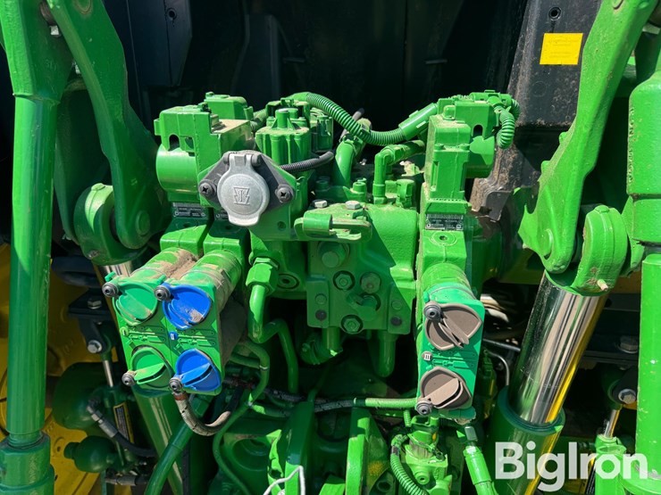 2014-john-deere-6125r-image-11