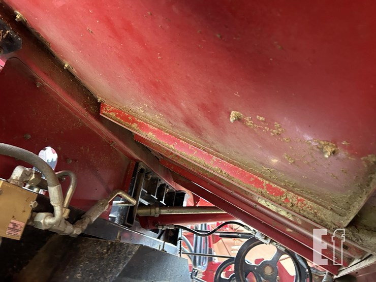 2015-case-ih-8240-image-53