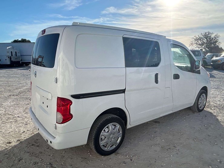 2020-nissan-nv200-image-3