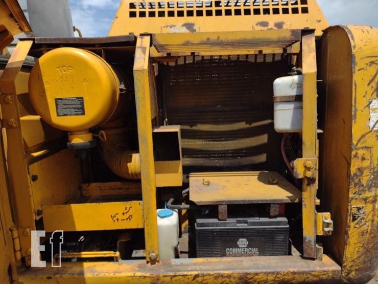 1992-deere-490e-image-43