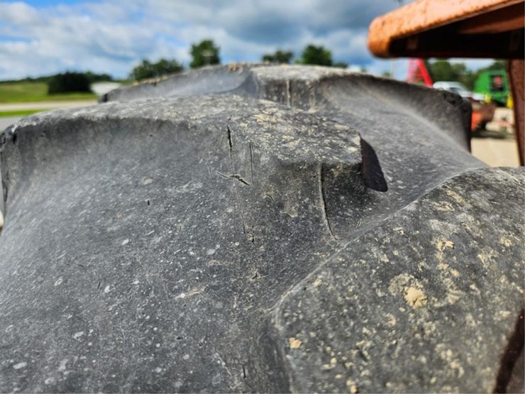 massey-ferguson-383-image-40