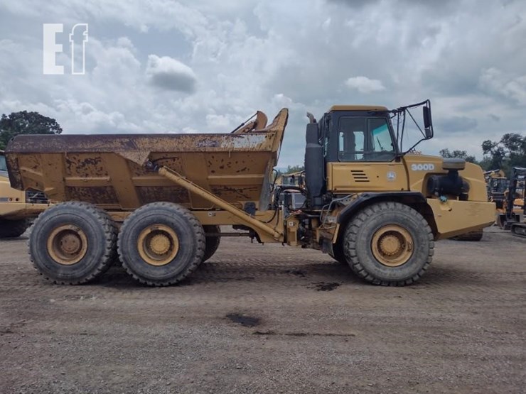 2005-deere-300d-image-3