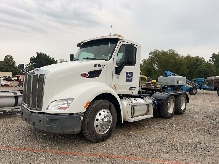 2018-peterbilt-t/a-daycab-semi-truck-image-1