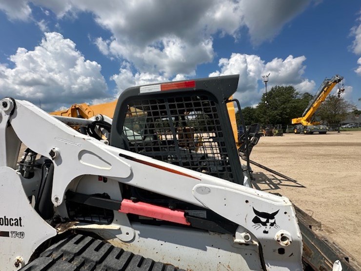 2016-bobcat-t740-image-25