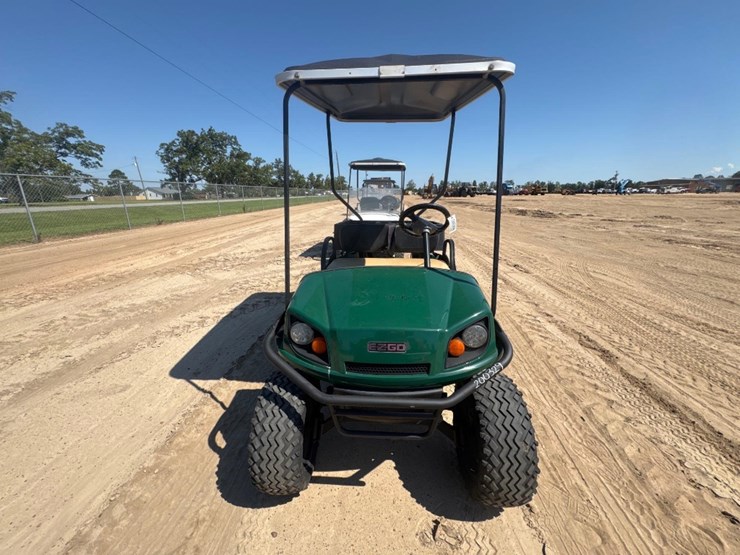 2020-ez-go-express-s4-golf-cart-image-3