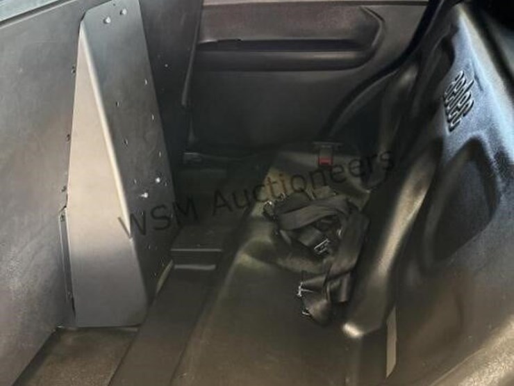 2016-ford-explorer-image-24