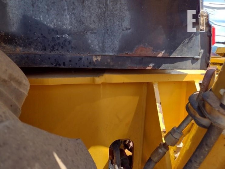 2004-caterpillar-420d-image-27