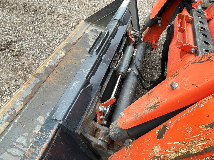 2016-kubota-ssv75-image-12