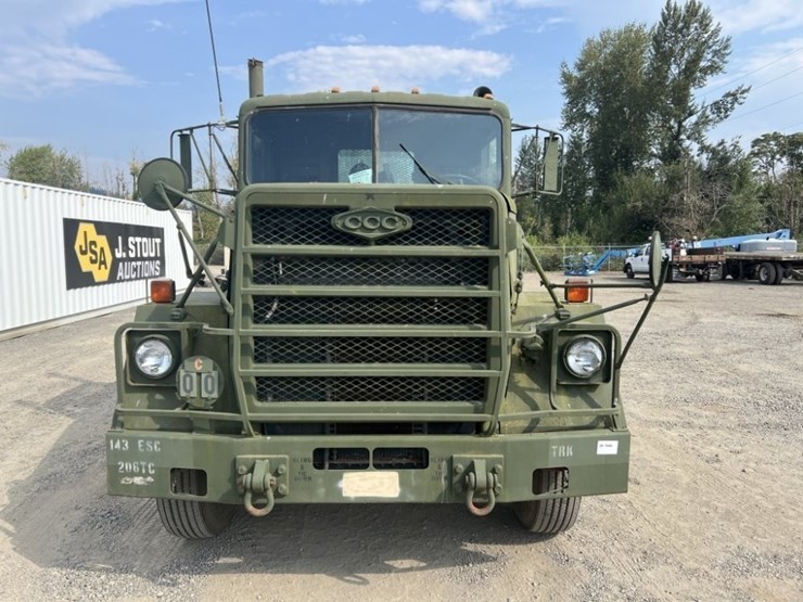 2009-am-general-m915a1-image-8