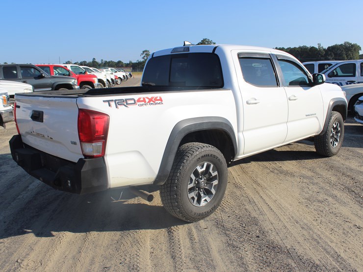 2017-toyota-tacoma-image-4