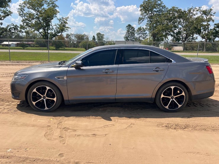2014-ford-taurus-sel-sedan-image-1
