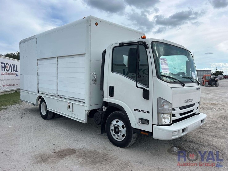 2016-isuzu-npr-image-2
