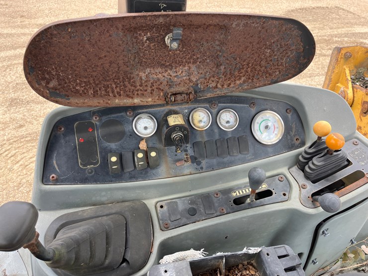 caterpillar-416d-image-13