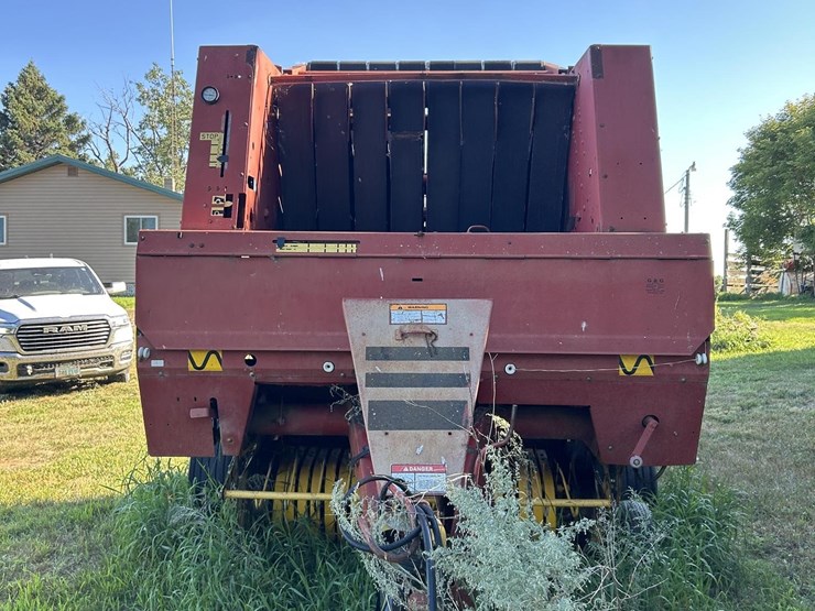 new-holland-660-image-6