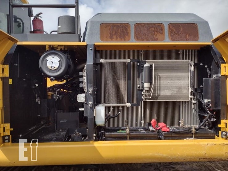 2021-deere-250g-lc-image-41