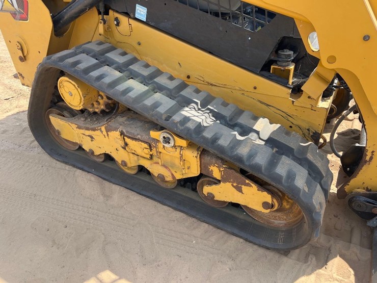 2020-caterpillar-259d3-image-13