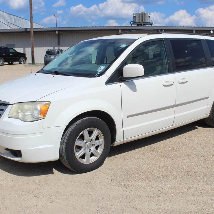 2010 CHRYSLER TOWN & COUNTRY