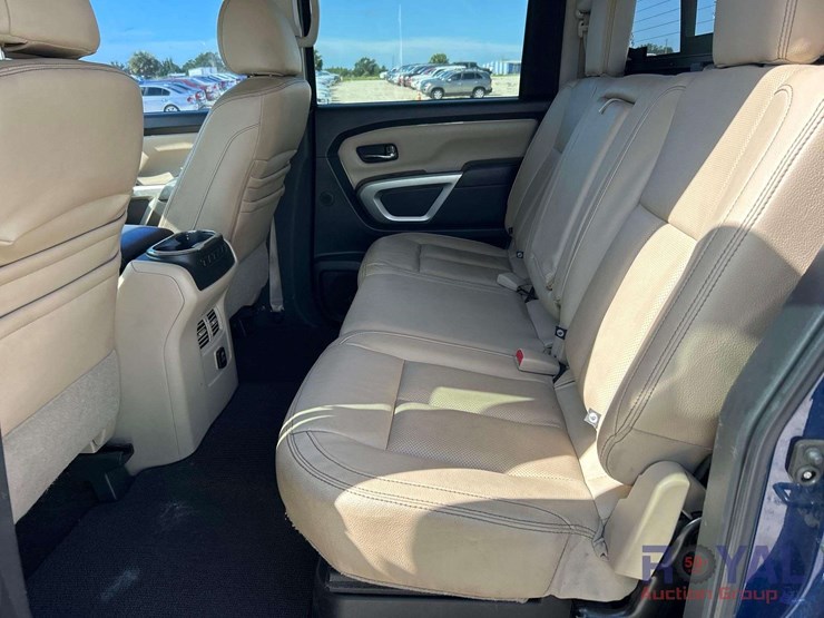 2016-nissan-titan-image-23