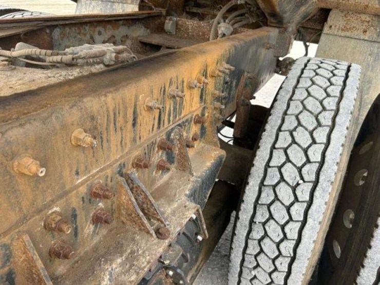2005-volvo-tri/a-dump-truck-4v5k99gh55n391882-image-55
