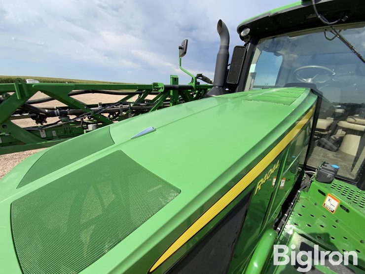 2020-john-deere-r4044-image-12