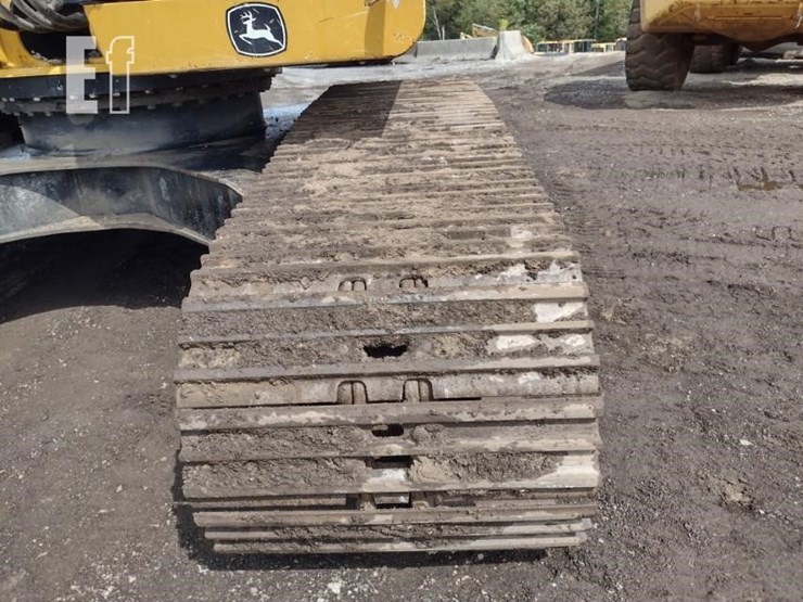2021-deere-250g-lc-image-40