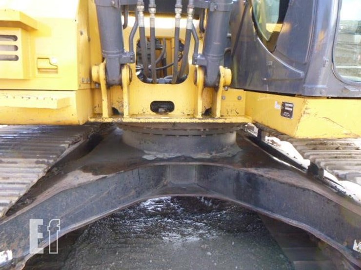 2011-deere-225d-lc-image-36