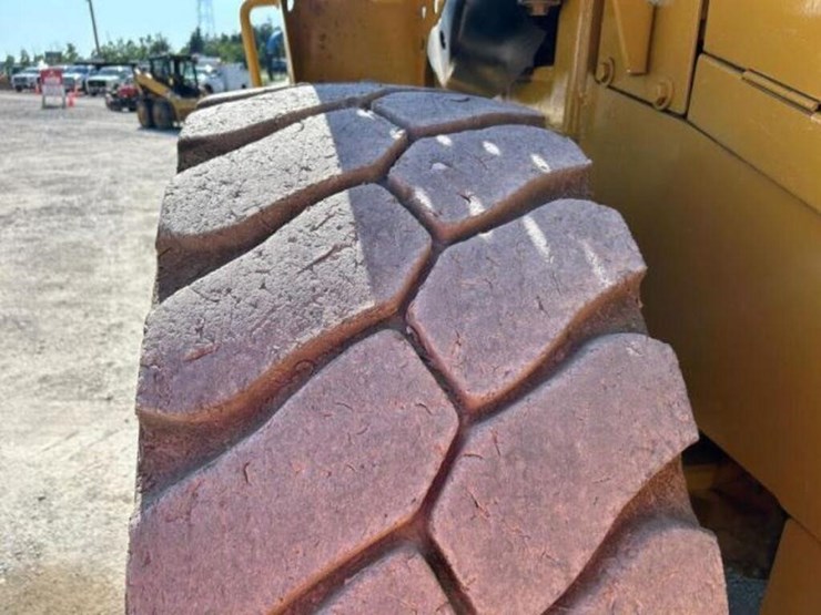 2012-deere-624k-image-39